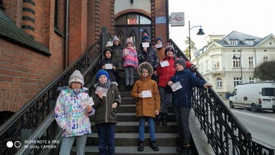  Grafika #8: Uczniowie klasy 3a wysyłają kartki świąteczne grafika