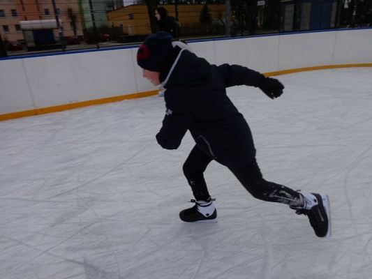  Grafika #6: Lekcja wf na lodowisku grafika