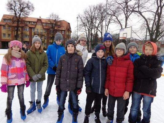  Grafika #10: Lekcja wf na lodowisku grafika