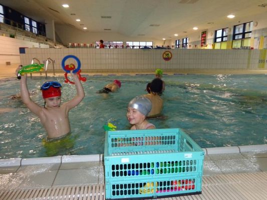  Grafika #3: Bo na basenie było super grafika