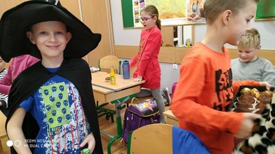  Grafika #0: Wróżby andrzejkowe w klasie IIIa - fotorelacja grafika