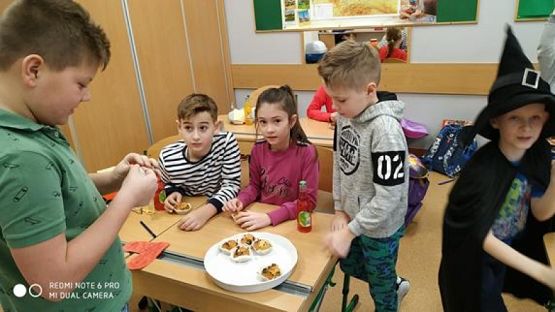  Grafika #3: Wróżby andrzejkowe w klasie IIIa - fotorelacja grafika