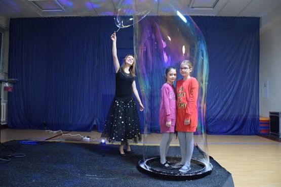  Grafika #5: Andrzejki kl.I-III (Bubble show - pokaz baniek) grafika