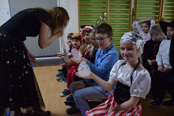  Grafika #6: Andrzejki kl.I-III (Bubble show - pokaz baniek) grafika