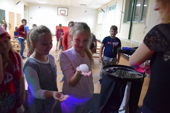  Grafika #10: Andrzejki kl.I-III (Bubble show - pokaz baniek) grafika