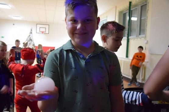  Grafika #12: Andrzejki kl.I-III (Bubble show - pokaz baniek) grafika