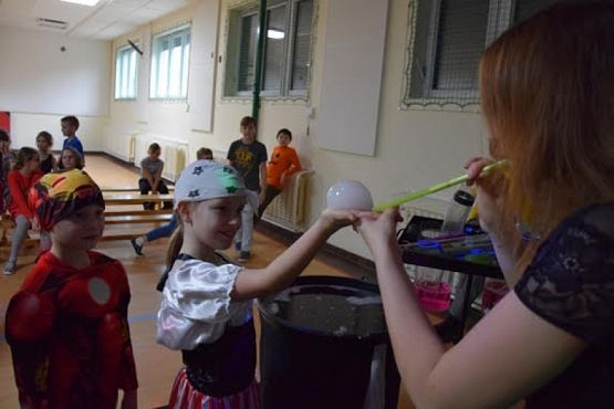  Grafika #15: Andrzejki kl.I-III (Bubble show - pokaz baniek) grafika