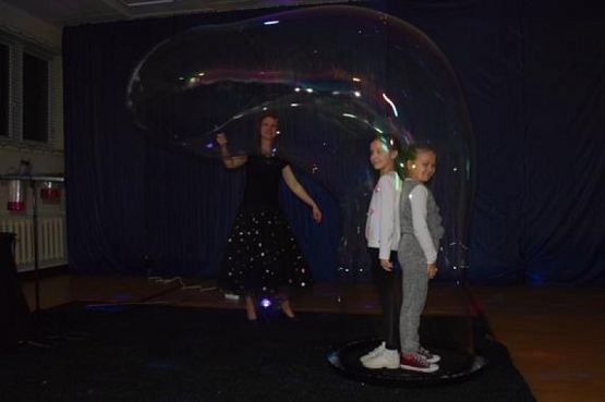  Grafika #18: Andrzejki kl.I-III (Bubble show - pokaz baniek) grafika