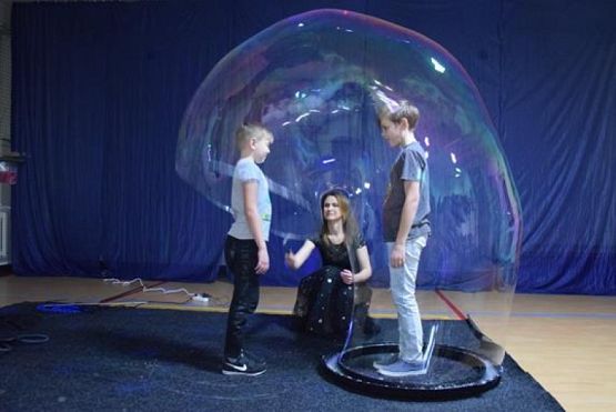  Grafika #20: Andrzejki kl.I-III (Bubble show - pokaz baniek) grafika