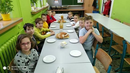  Grafika #3: Klasa IIIa świętuje Dzień Pluszowego Misia grafika