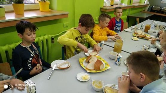  Grafika #12: Klasa IIIa świętuje Dzień Pluszowego Misia grafika