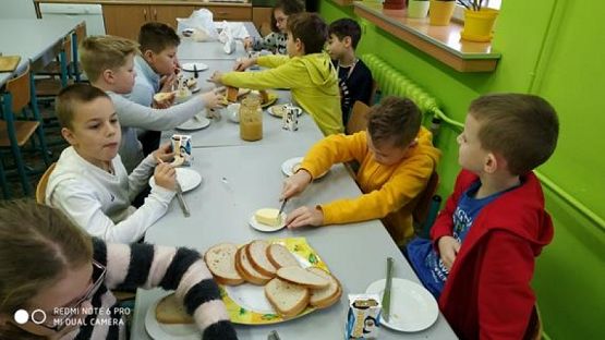  Grafika #16: Klasa IIIa świętuje Dzień Pluszowego Misia grafika