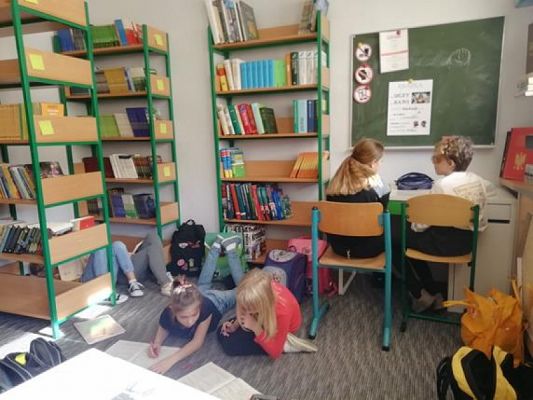 Grafika #2: Nasza szkolna biblioteka :) grafika