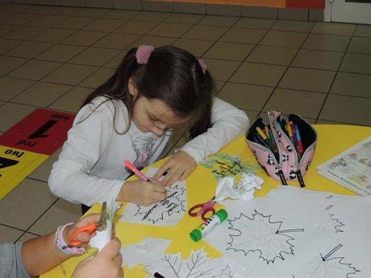  Grafika #9: SZKOLNA AKCJA DRZEWO ŻYCZLIWOŚCI grafika