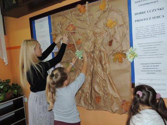  Grafika #16: SZKOLNA AKCJA DRZEWO ŻYCZLIWOŚCI grafika