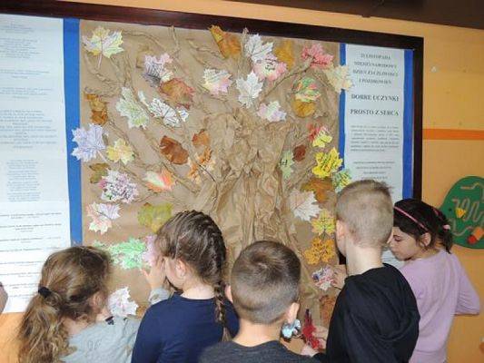  Grafika #23: SZKOLNA AKCJA DRZEWO ŻYCZLIWOŚCI grafika