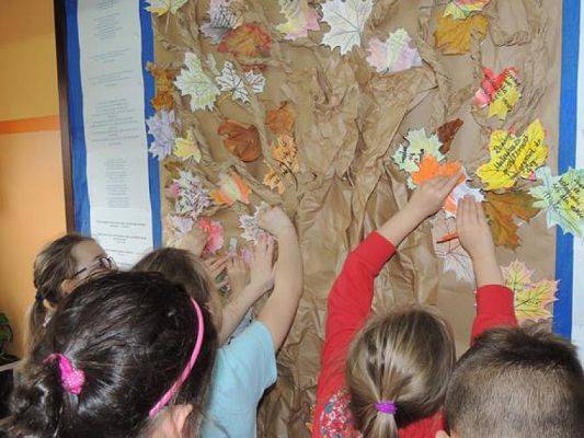  Grafika #25: SZKOLNA AKCJA DRZEWO ŻYCZLIWOŚCI grafika