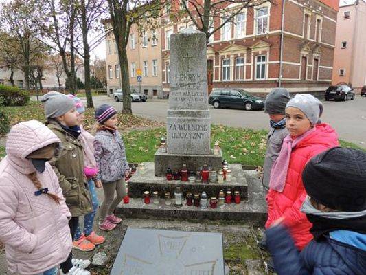  Grafika #0: ,,Pamiętamy o tych, którzy odeszli … grafika