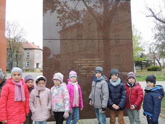  Grafika #3: ,,Pamiętamy o tych, którzy odeszli … grafika