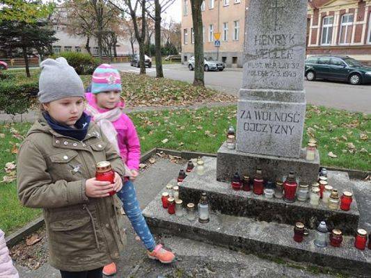  Grafika #5: ,,Pamiętamy o tych, którzy odeszli … grafika