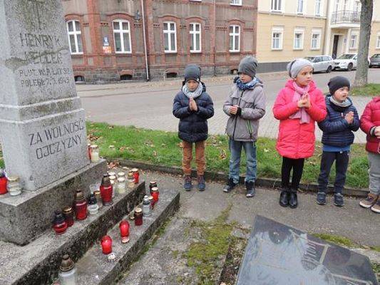  Grafika #6: ,,Pamiętamy o tych, którzy odeszli … grafika