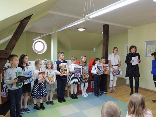  Grafika #6: WYRÓŻNIENIA w Miejskim Konkursie Plastycznym ,,Zakładka do książki grafika