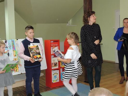  Grafika #9: WYRÓŻNIENIA w Miejskim Konkursie Plastycznym ,,Zakładka do książki grafika