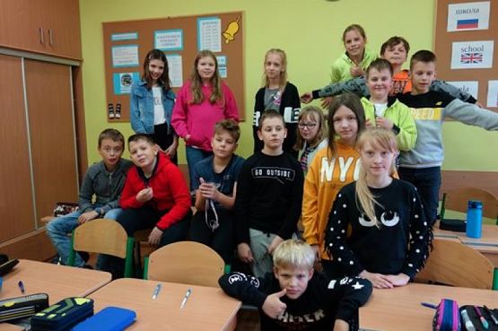  Grafika #0: DZIEŃ CHŁOPAKA W KLASIE 5 B grafika