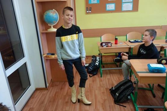  Grafika #5: DZIEŃ CHŁOPAKA W KLASIE 5 B grafika