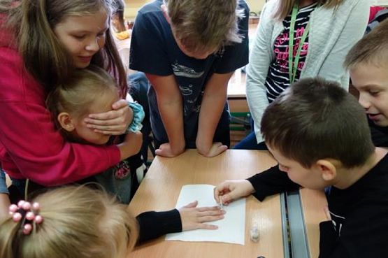  Grafika #1: DZIEŃ CHŁOPAKA W KLASIE 5 B grafika