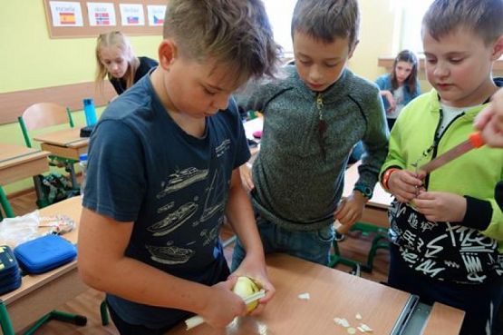  Grafika #6: DZIEŃ CHŁOPAKA W KLASIE 5 B grafika