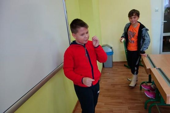  Grafika #8: DZIEŃ CHŁOPAKA W KLASIE 5 B grafika