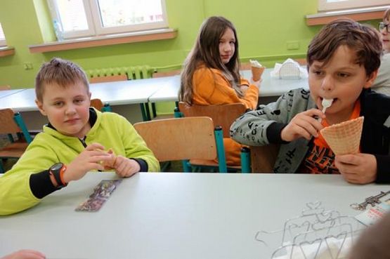  Grafika #12: DZIEŃ CHŁOPAKA W KLASIE 5 B grafika