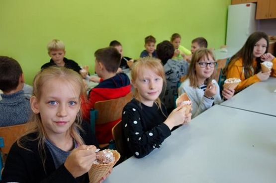  Grafika #16: DZIEŃ CHŁOPAKA W KLASIE 5 B grafika