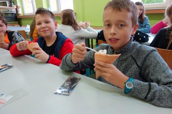  Grafika #17: DZIEŃ CHŁOPAKA W KLASIE 5 B grafika