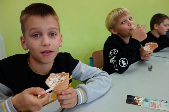  Grafika #18: DZIEŃ CHŁOPAKA W KLASIE 5 B grafika