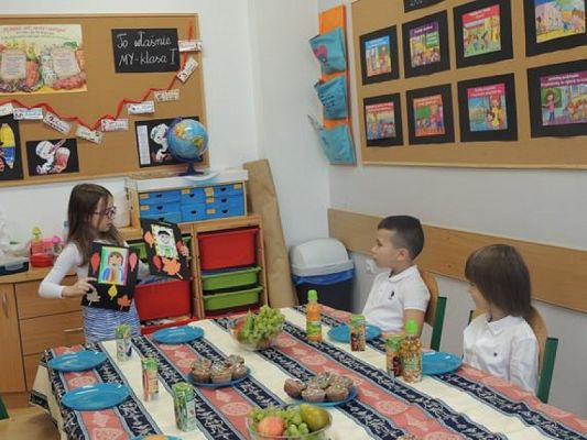  Grafika #2: DZIEŃ CHŁOPAKA W KLASIE PIERWSZEJ grafika