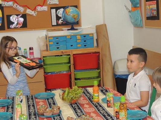  Grafika #5: DZIEŃ CHŁOPAKA W KLASIE PIERWSZEJ grafika