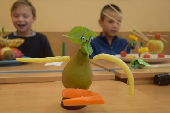  Grafika #5: Fotorelacja z zajęć w klasie 2b - owoce i warzywa grafika