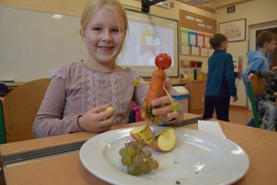  Grafika #6: Fotorelacja z zajęć w klasie 2b - owoce i warzywa grafika