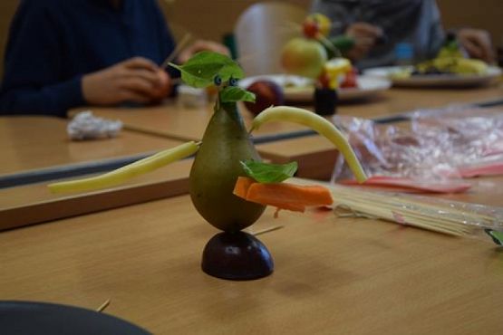  Grafika #1: Fotorelacja z zajęć w klasie 2b - owoce i warzywa grafika