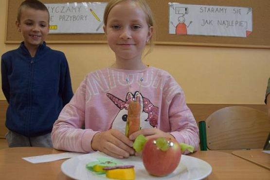 Grafika #7: Fotorelacja z zajęć w klasie 2b - owoce i warzywa grafika