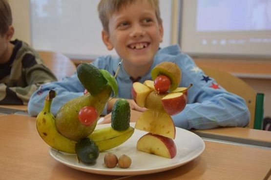  Grafika #8: Fotorelacja z zajęć w klasie 2b - owoce i warzywa grafika