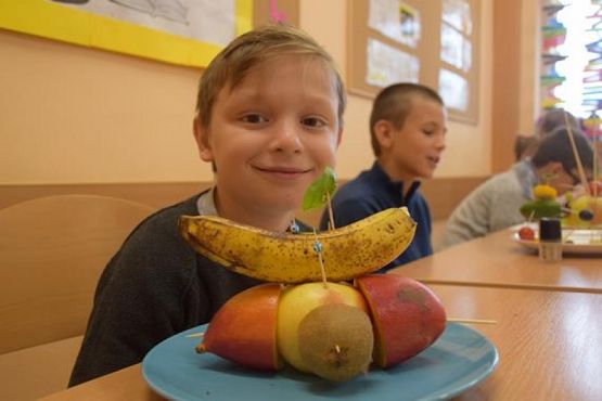  Grafika #10: Fotorelacja z zajęć w klasie 2b - owoce i warzywa grafika