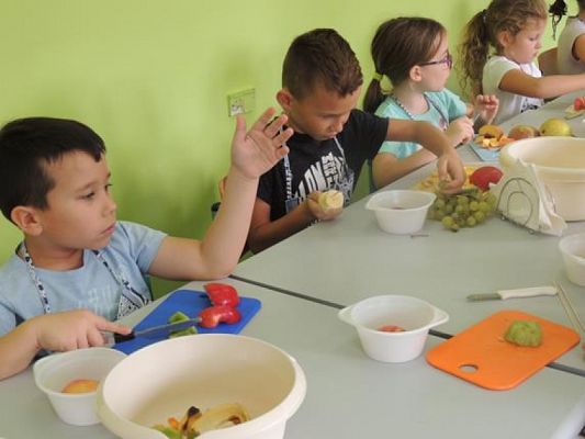  Grafika #2: Zajęcia kulinarne ,,Owocowe jeżyki grafika