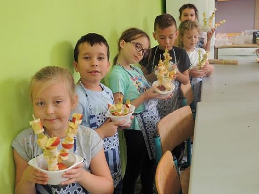  Grafika #7: Zajęcia kulinarne ,,Owocowe jeżyki grafika