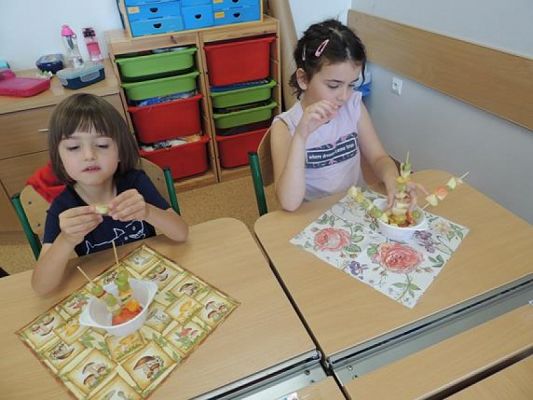  Grafika #10: Zajęcia kulinarne ,,Owocowe jeżyki grafika