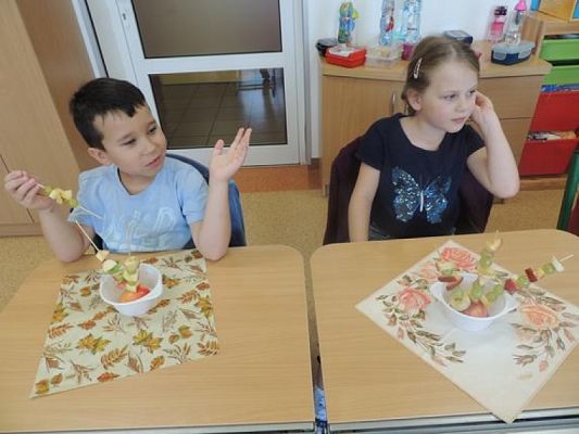  Grafika #12: Zajęcia kulinarne ,,Owocowe jeżyki grafika