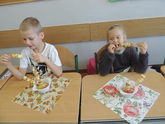  Grafika #14: Zajęcia kulinarne ,,Owocowe jeżyki grafika