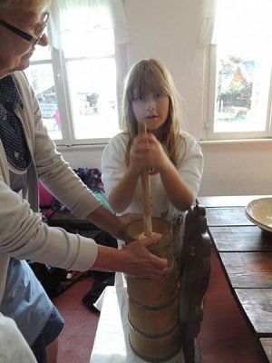  Grafika #4: KLASY I – III W MUZEUM WSI SŁOWIŃSKIEJ W KLUKACH grafika